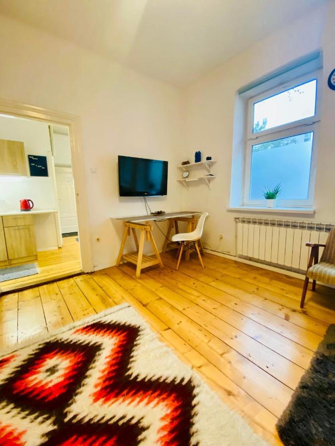 Apartment In Ivy Covered House, Near Old Town Krakow Bagian luar foto